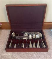 Oneida Ware Flatware, Stainless Dinner Set with