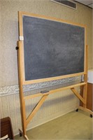 Rolling chalk board