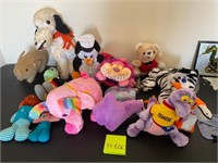 W - MIXED LOT OF PLUSH TOYS (H106)
