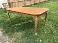 Very nice oak dining table