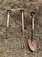 3 YARD TOOLS 2 PITCH FORKS & 1 SHOVEL 42" LONGEST