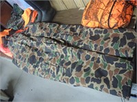 MEDIUM CAMO BIBS