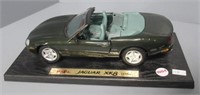 Maisto 1996 Jaguar XK8 1/18 Scale Diecast Car on