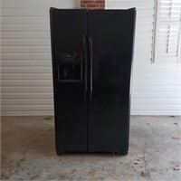 FRIGIDAIRE REFRIGERATOR W-35 3/5", L-69 5/8"