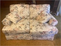 Klaussner Love Seat. Very Clean!  Great Condition