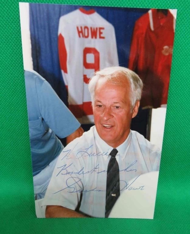 SIGNED Gordie Howe Postcard Detroit Red Wings