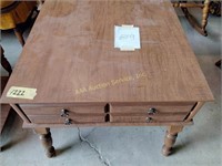 End table - good condition