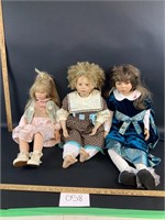 Lot of 3 large dolls