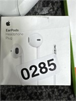 APPLE EARPODS RETAIL $20