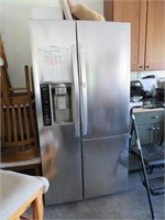 LG side by side refrigerator/freezer