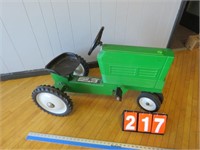 GREEN DIECAST SCALE MODELS PEDAL TRACTOR