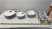 8 place settings of Tabletop Gallery Poppyseed