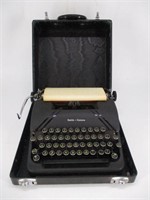 Smith-Corona Typewriter w/ Case