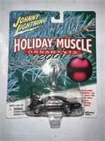 GOLD 2001 HOLIDAY MUSCLE CAR ORNAMENT