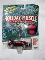 RED 2001 HOLIDAY MUSCLE CAR ORNAMENT