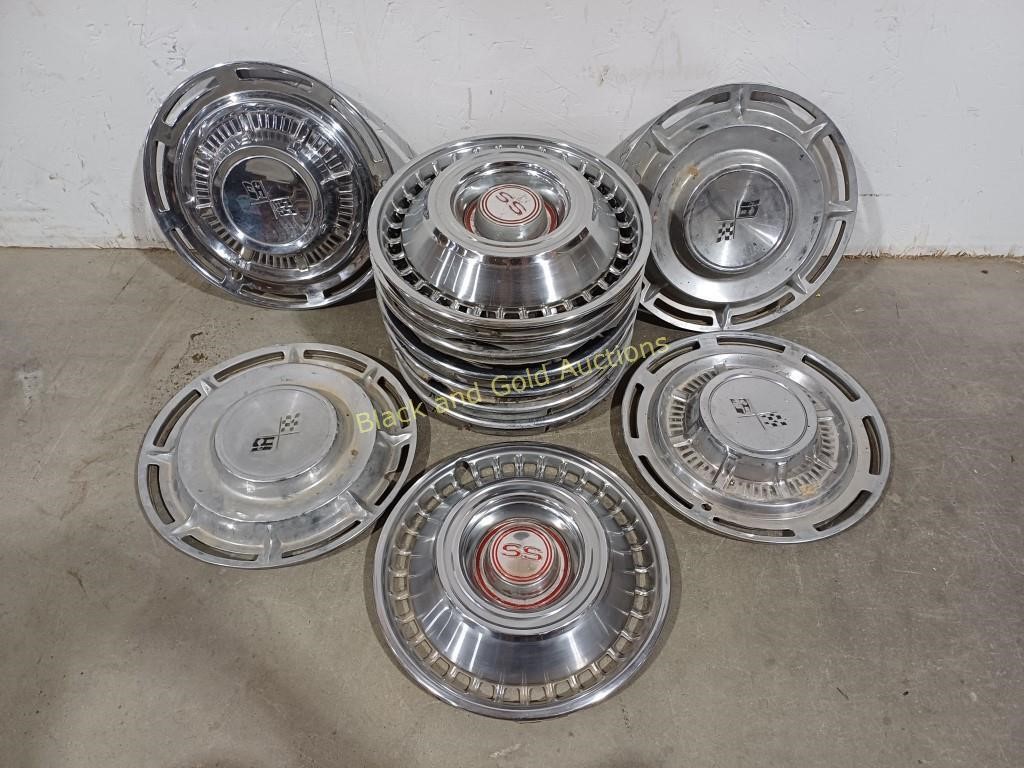 12 VTG Chevy Hubcaps