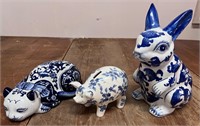 Lot of 3 blue porcelain figures