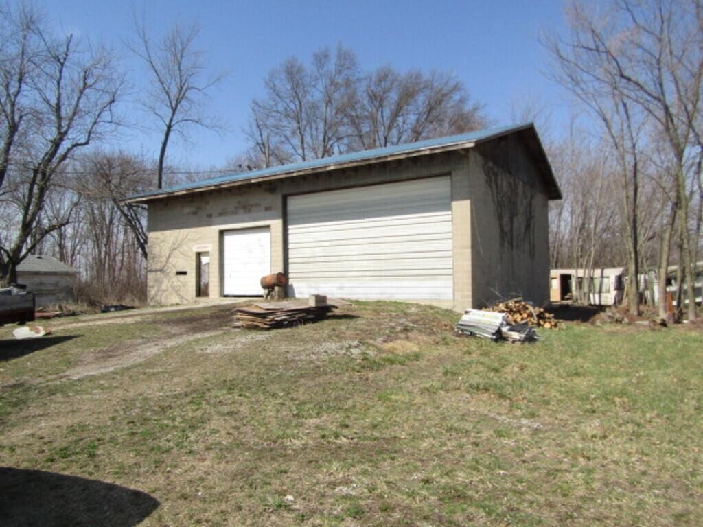 ESTATE OF LLOYD RIDDLE REAL ESTATE ONLINE AUCTION CASEY IL.
