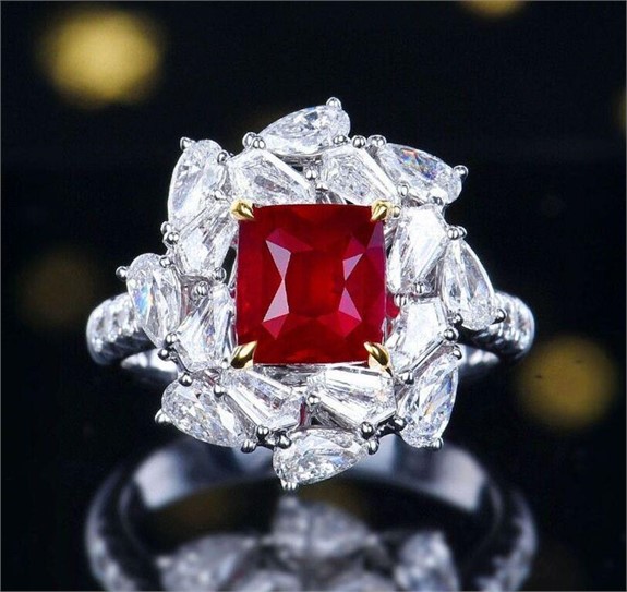 Splendid Jewelry Auction