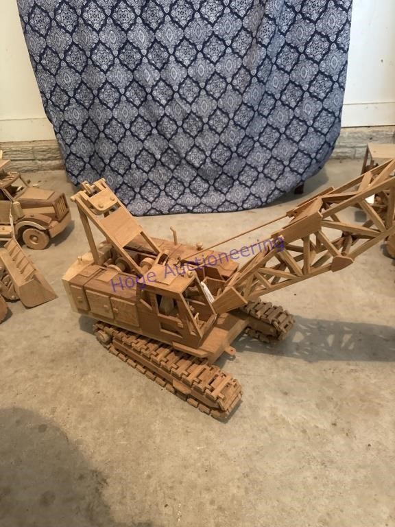 WOODEN HAND-MADE CRANE, NOT COMPLETE