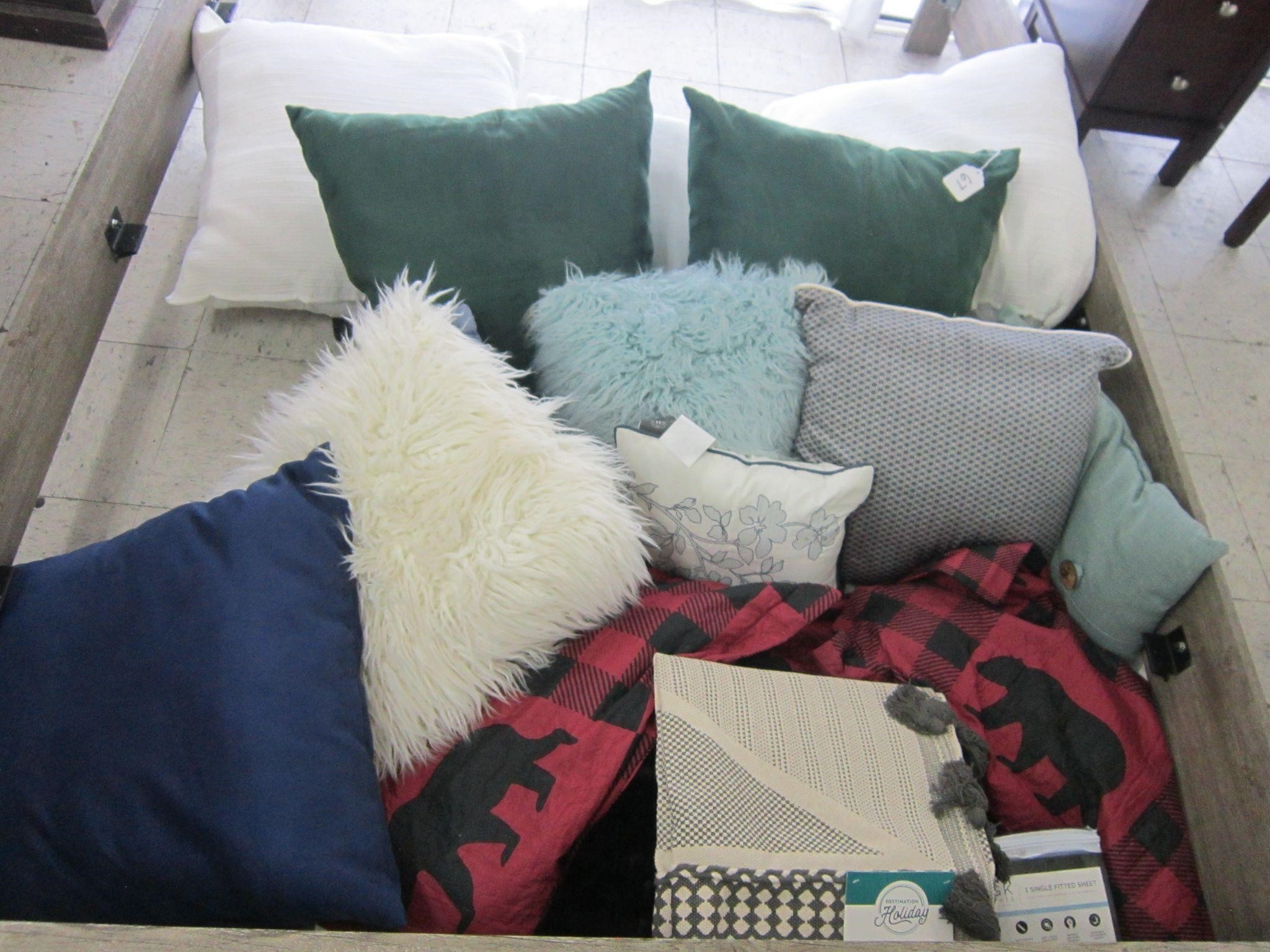 COLLECTION OF THROW PILLOWS AND OTHER