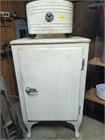 Vintage General Electric refrigerator, runs then