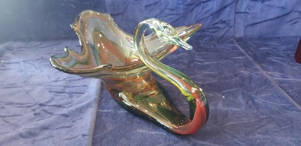 (1) Glass Swan Bowl