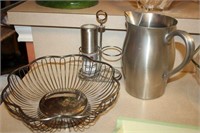 SELECTION OF METAL KITCHEN ITEMS