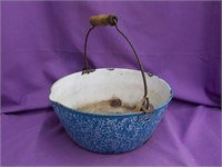 Enamel Bowl, Wood Handle 10x11"