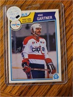 83-84 OPC Mike Gartner