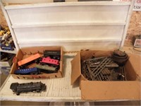 LIONEL TRAIN CARS AND TRACK
