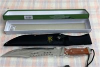 Mountain Guide Fixed Blade with Pakkawood Handle