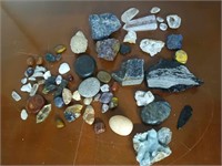 ASSORTED ROCKS AND GEMSTONES SEE PICTURES