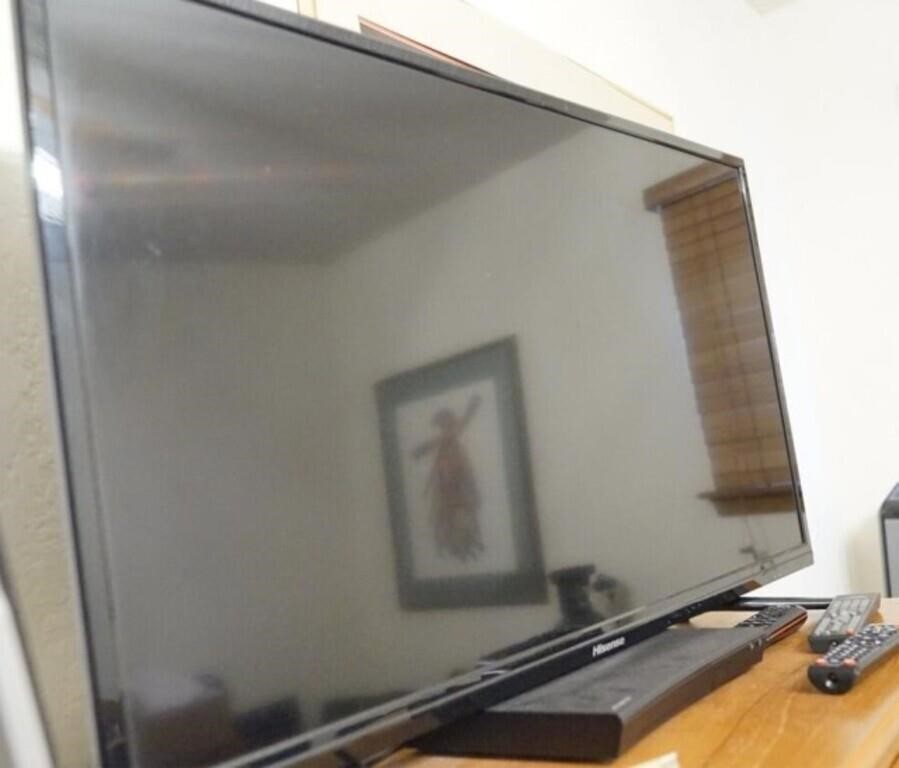 Hisense LCD TV 40", Samsung DVD player