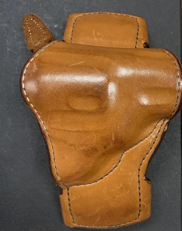 MILITARY, VINTAGE & ANTIQUE COLLECTABLES, HOLSTERS 105