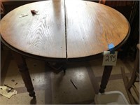 OAK ROUND TABLE 28IN T X 41 ROUND