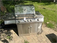 JENN AIR STAINLESS STEEL GAS GRILL COMES WITH