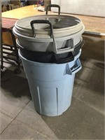 4 Plastic Trash/Yard Cans