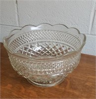 Wexford pattern glass bowl approx 5
