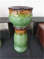 ROSEVILLE OHIO JARDINERE AND PEDESTAL 21"T