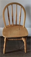 VINTAGE WOOD CHILDS CHAIR