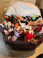 Beanie Baby's along with Price Guides. Living room