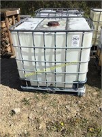 D1 250GAL CAGED POLY TOTE