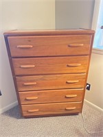 Five drawer oak dresser 48“ x 35“
