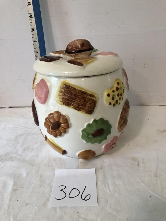 Cookie jar w/different cookie pattern, has cracks