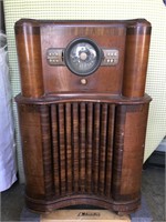 Zenith 1940 Console Radio Model 85463 41"x29"