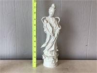 HOMCO PORCELAIN FIGURINE -GUAN YIN MOTHER OF MERCY
