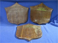 wooden plaques .