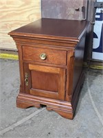 Broyhill Wood End Table/Cabinet Combo 23x18x23"