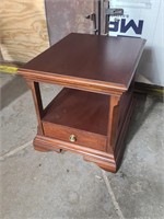 Broyhill Wood End Table 22x27x23"